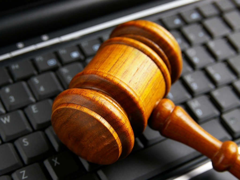 Leyes que protegen los derechos de autor en la era digital 