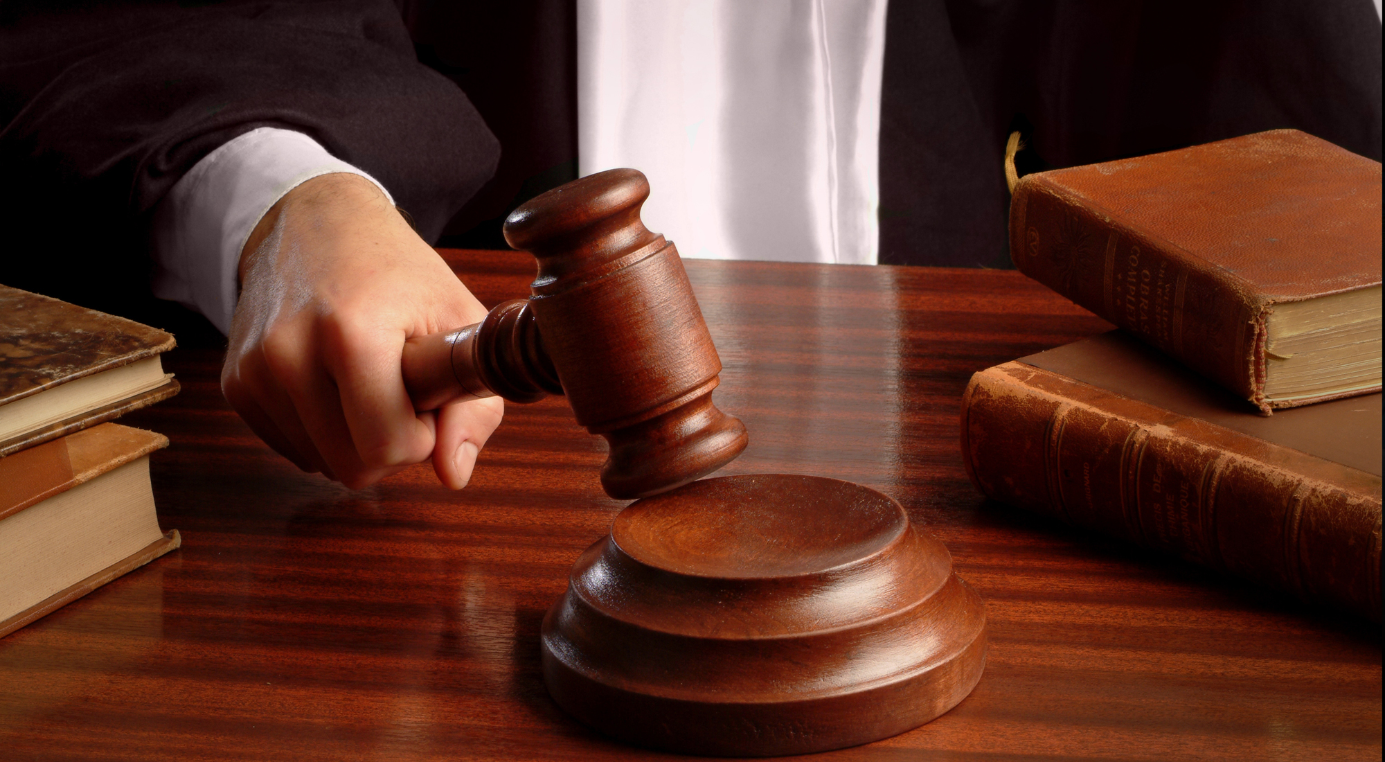 ¿Qué propósito cumplen una carta poder y un poder notarial?