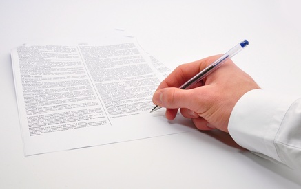 ¿En qué consiste un contrato por honorarios?