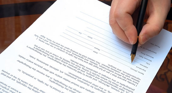 ¿Cuándo se debe indemnizar en el contrato de prestación de servicios ?