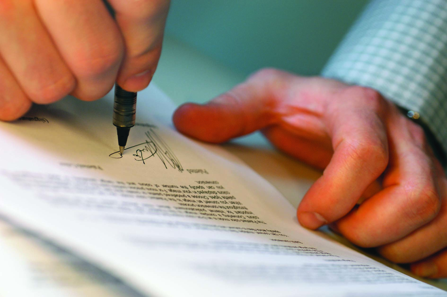 ¿En qué casos se debe interponer una demanda de falsedad en jurisprudencia?