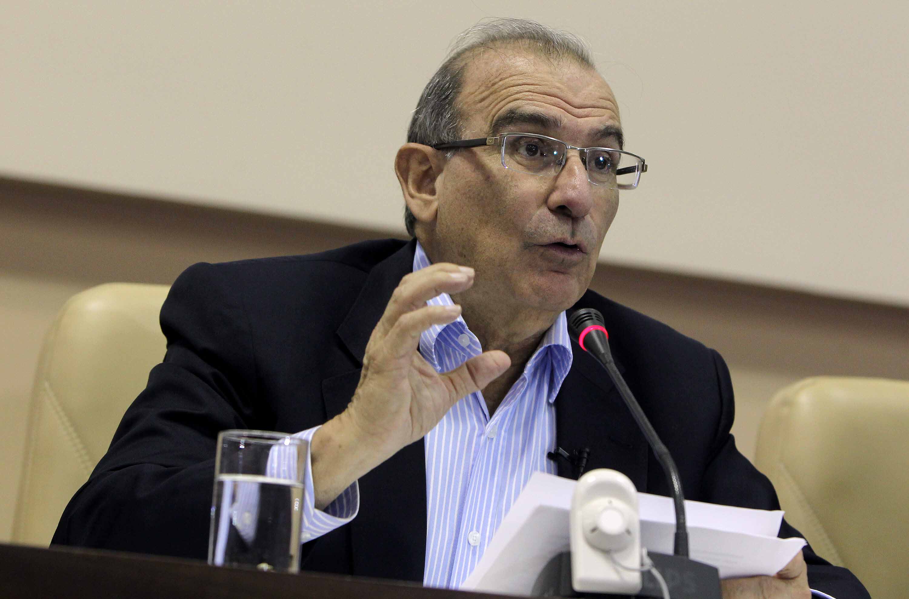Humberto De la Calle arremete contra las Farc por atacar a indígenas